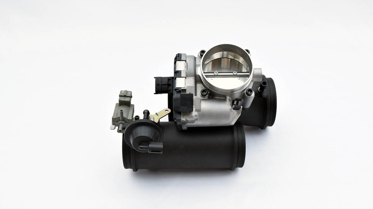 964_G-model_DBW_intake_upper_intake_lying_next_to_each_other